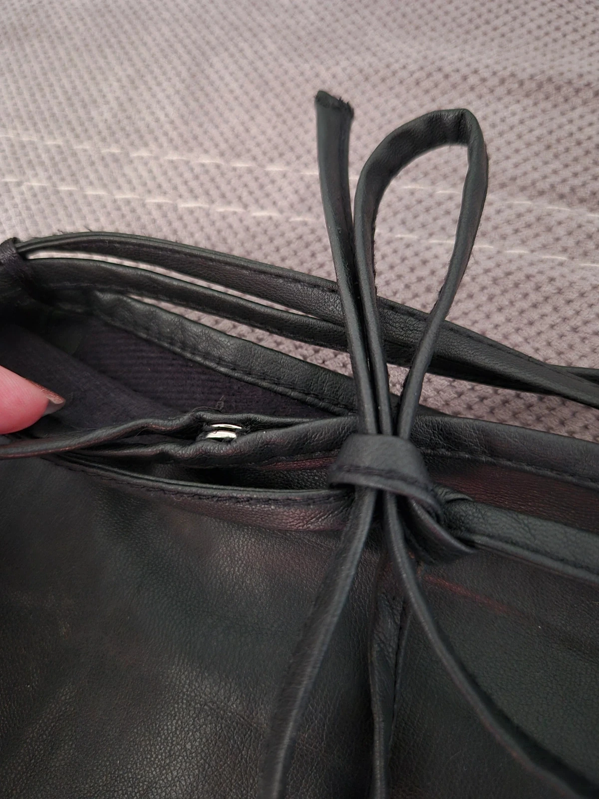 Jupe porte feuille noire en simili cuir Bershka S/36 – photo 5